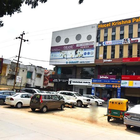 Hotel Krishna Palace Ānand Exteriér fotografie