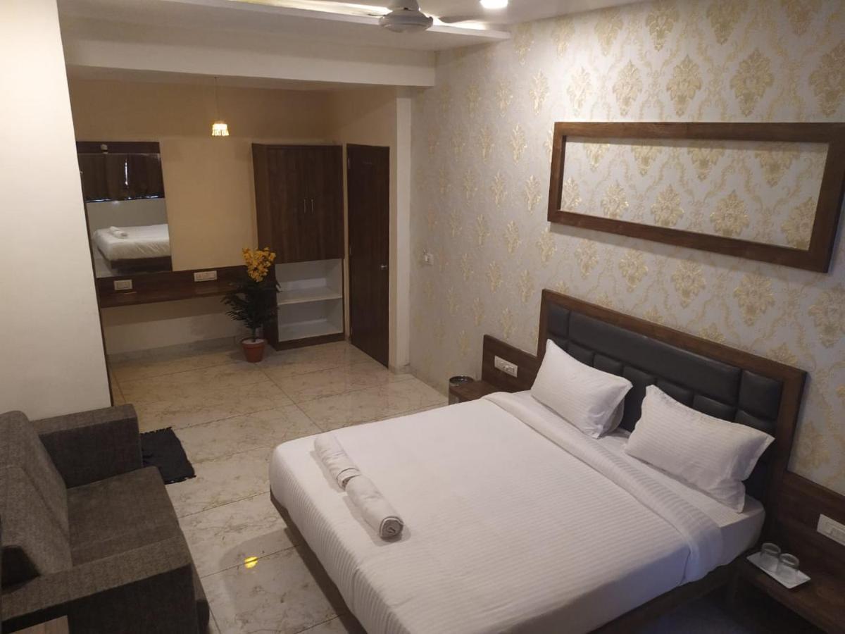 Hotel Krishna Palace Ānand Exteriér fotografie