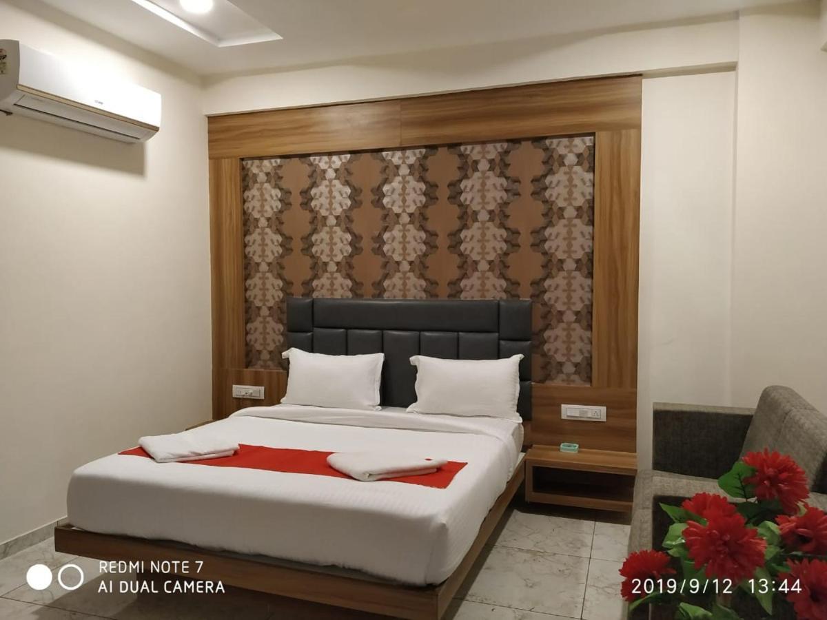 Hotel Krishna Palace Ānand Exteriér fotografie