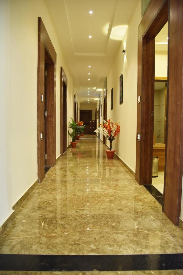 Hotel Krishna Palace Ānand Exteriér fotografie